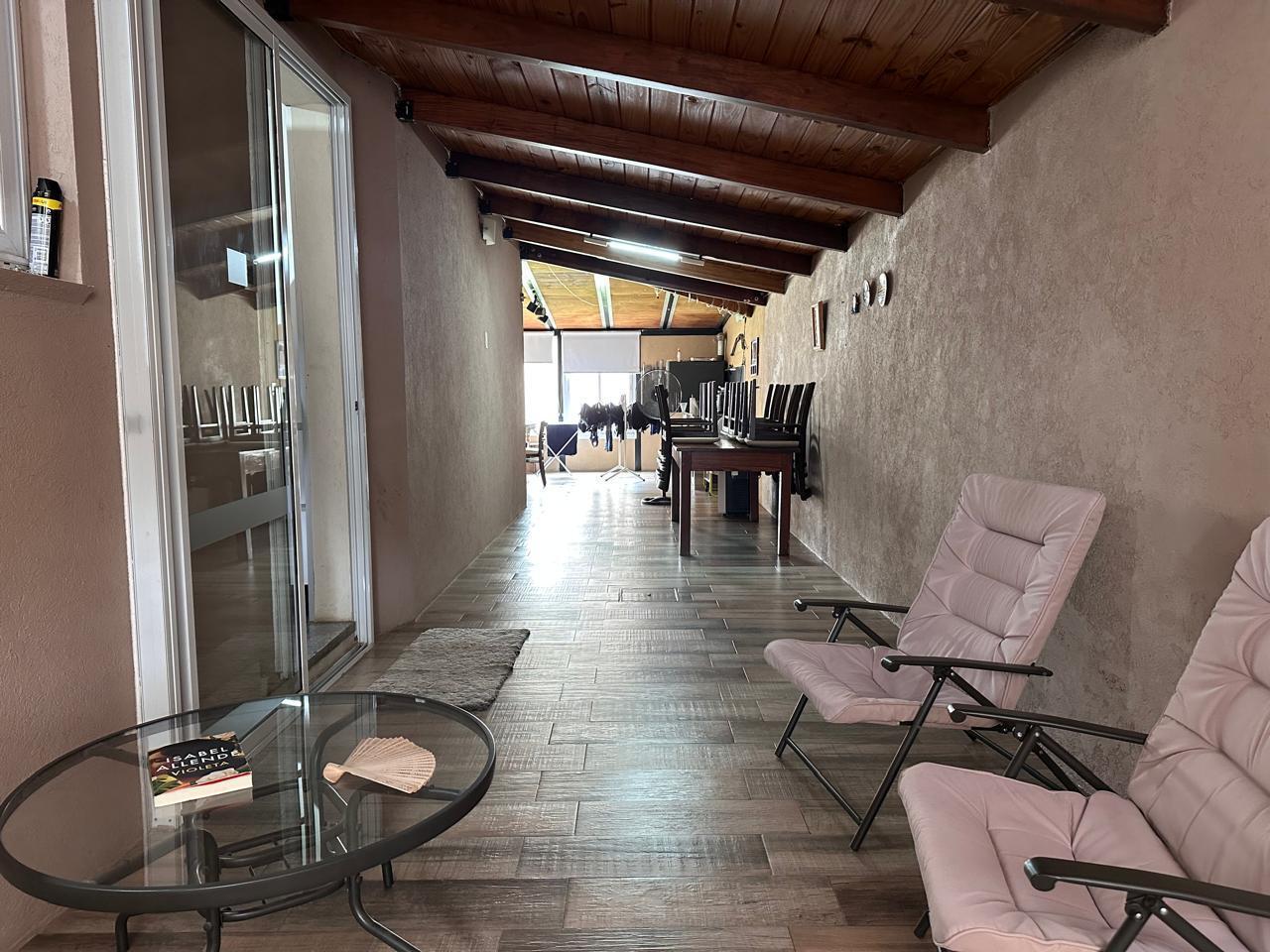 Foto de Venta de casa. 4 dormitorios. Apto crédito. Jardín. Galeria cerrada. Barrio Marques de Sobremonte, imagen 4