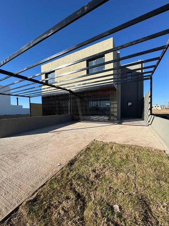 Foto de Duplex en venta 3 dormitorios en dakota Town. Jardín. Parrilla., imagen 4