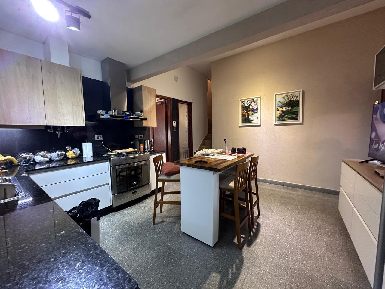 Foto de Venta de casa. 4 dormitorios. Apto crédito. Jardín. Galeria cerrada, imagen 3