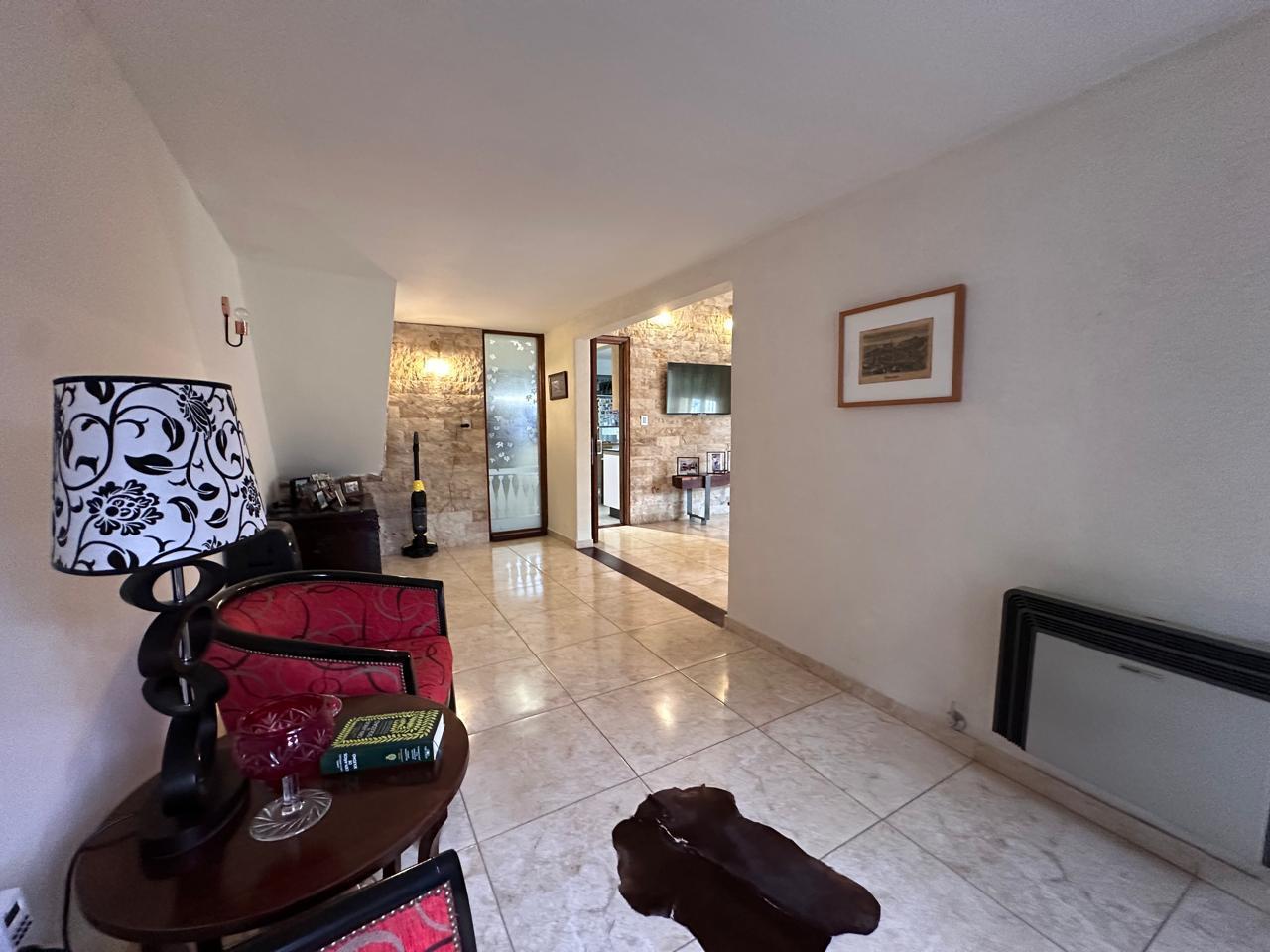 Foto de Venta de casa. 4 dormitorios. Apto crédito. Jardín. Galeria cerrada, imagen 5