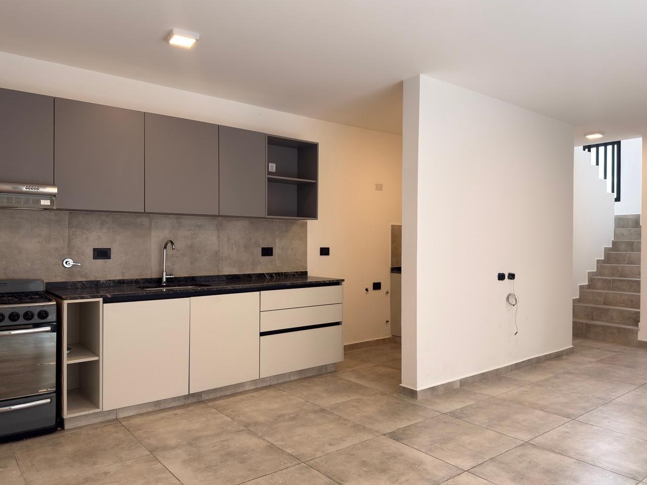 Foto de ALQUILER DUPLEX DE 2 DORMITORIOS CON COCHERA, GALERÍA Y ASADOR, imagen 3