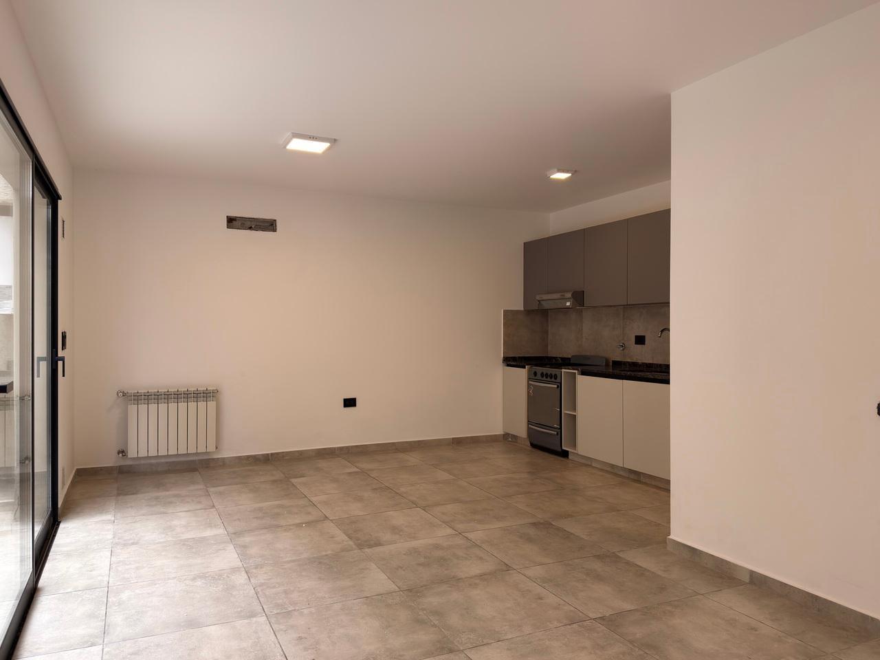Foto de ALQUILER DUPLEX DE 2 DORMITORIOS CON COCHERA, GALERÍA Y ASADOR, imagen 2