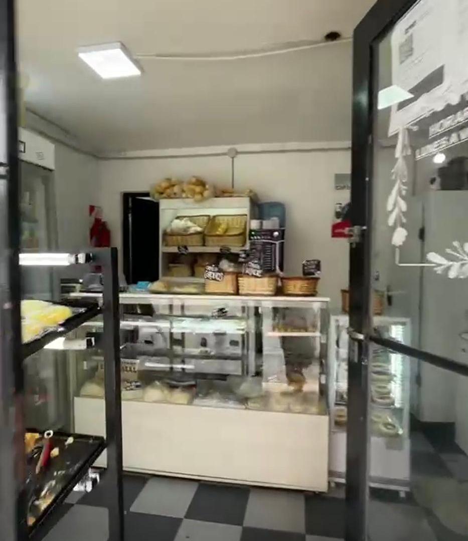 Foto de LOCAL COMERCIAL EN VENTA CON RENTA ACTIVA- IDEAL INVERSOR, imagen 2