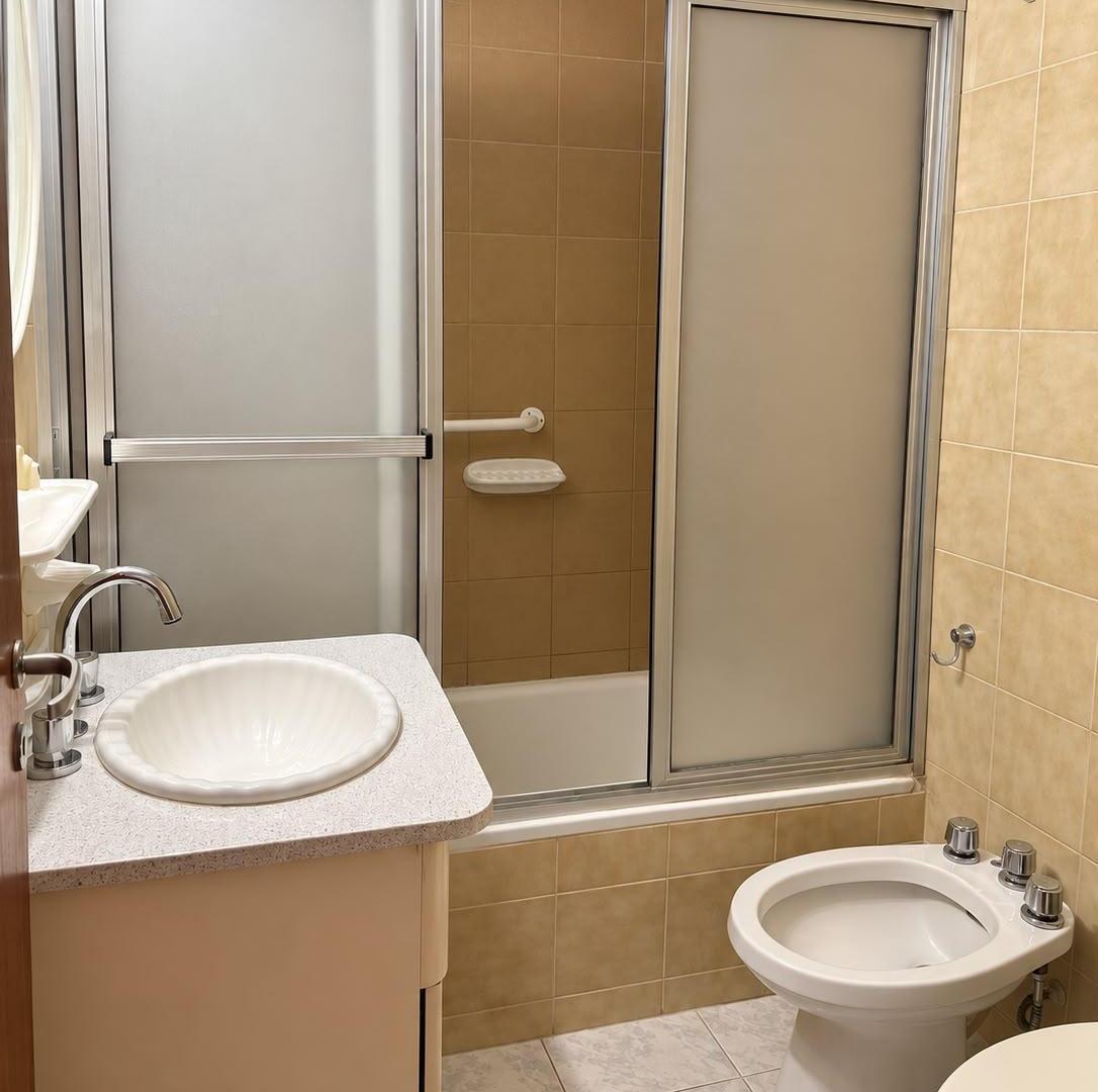 Foto de Departamento de un dormitorio y medio con dos balcones en pleno centro, imagen 1