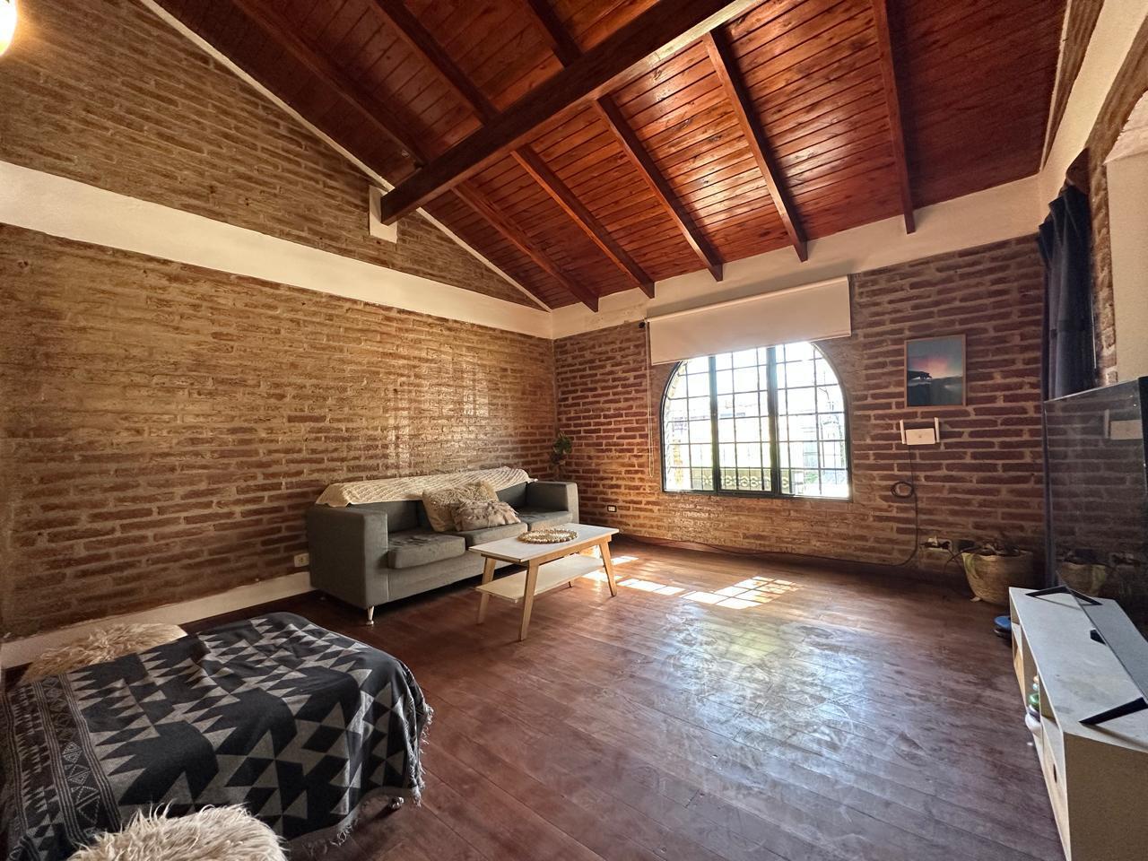 Foto de Venta de casa en urca. 4 dormitorios. Dependencia de servicio. Pileta, imagen 4