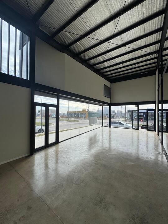 Foto de ALQUILER local comercial esquina en Docta Urbanización. 65mts. Sobre, imagen 3
