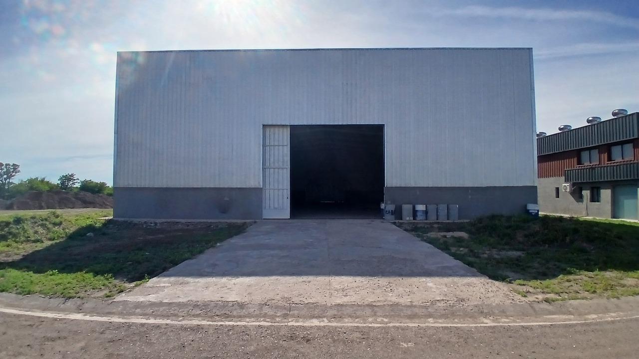 Foto de Galpon en venta de 1000 m2 - Terreno de 3180 m2 - Parque Industrial, imagen 2