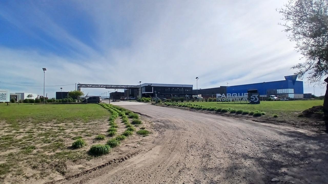 Foto de Galpon en venta de 800 m2 - Terreno de 1590 m2 - Parque Industrial, imagen 2