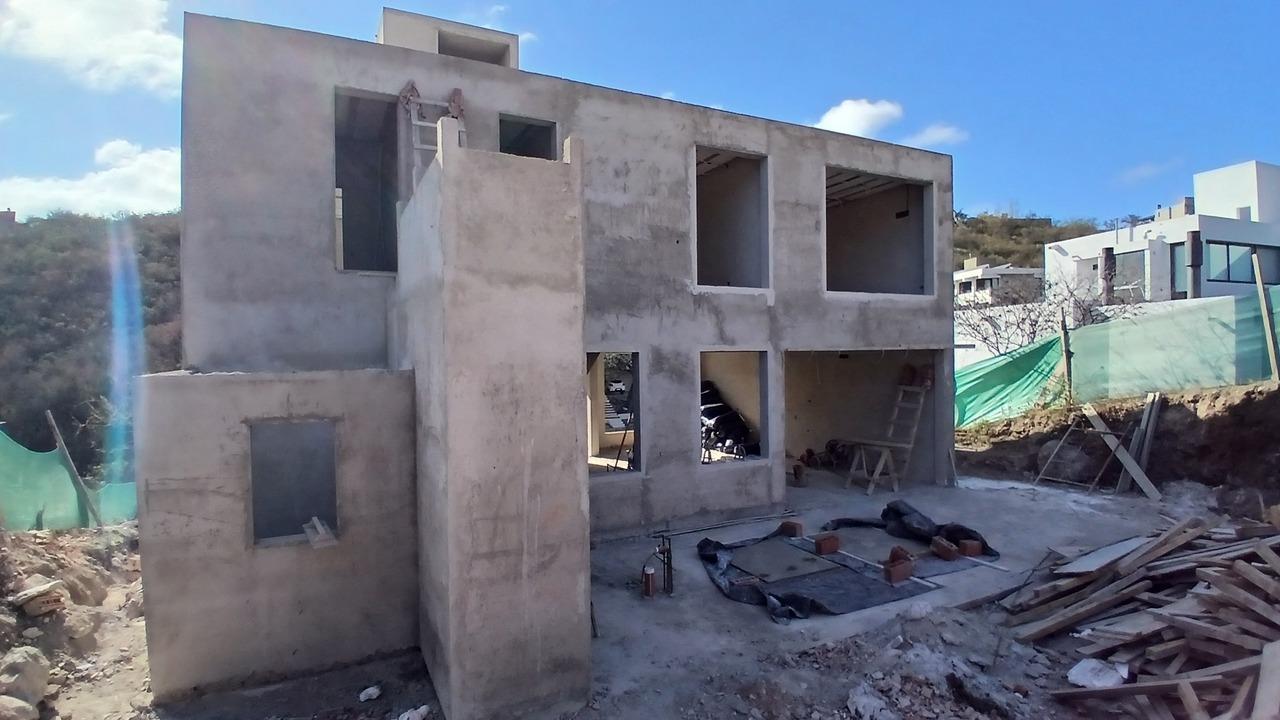 Foto de Casa de 280 m2 - 3 Dormitorios - La Deseada, Calera, imagen 2