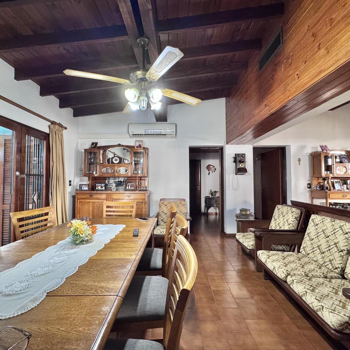 Venta Casa con Pileta, Maipu 3