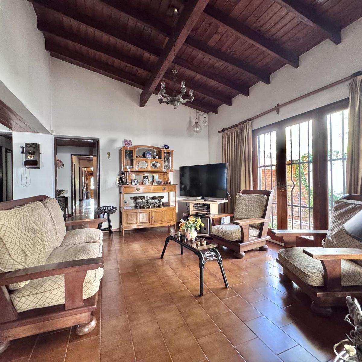 Venta Casa con Pileta, Maipu 1