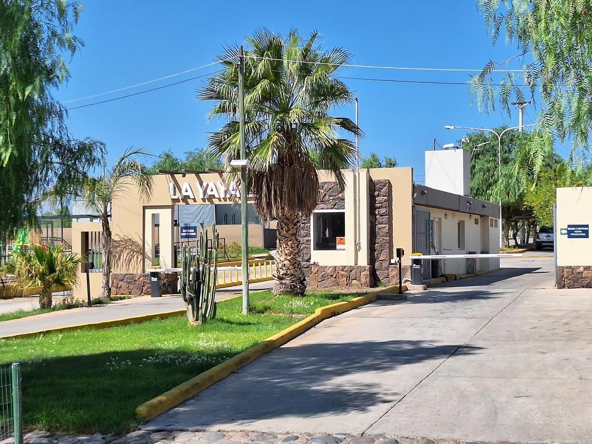 Terreno en Barrio Privado "La Yaya" 4