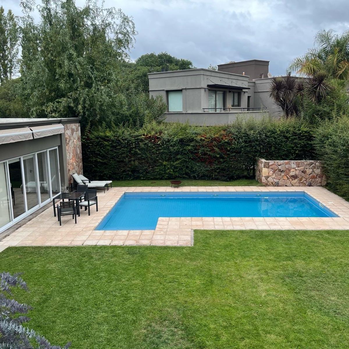 Casa en Venta en Chacras de Coria 5