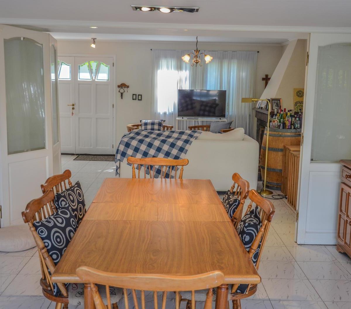 Casa en Venta de 3 Habitaciones con Pileta Barrio Dalvian 4