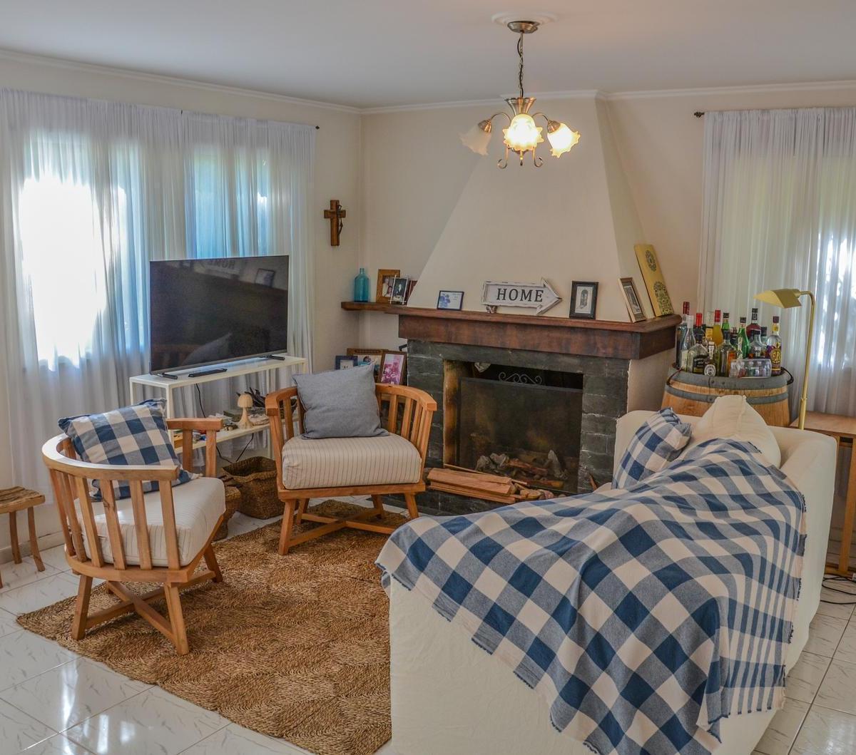 Casa en Venta de 3 Habitaciones con Pileta Barrio Dalvian 3