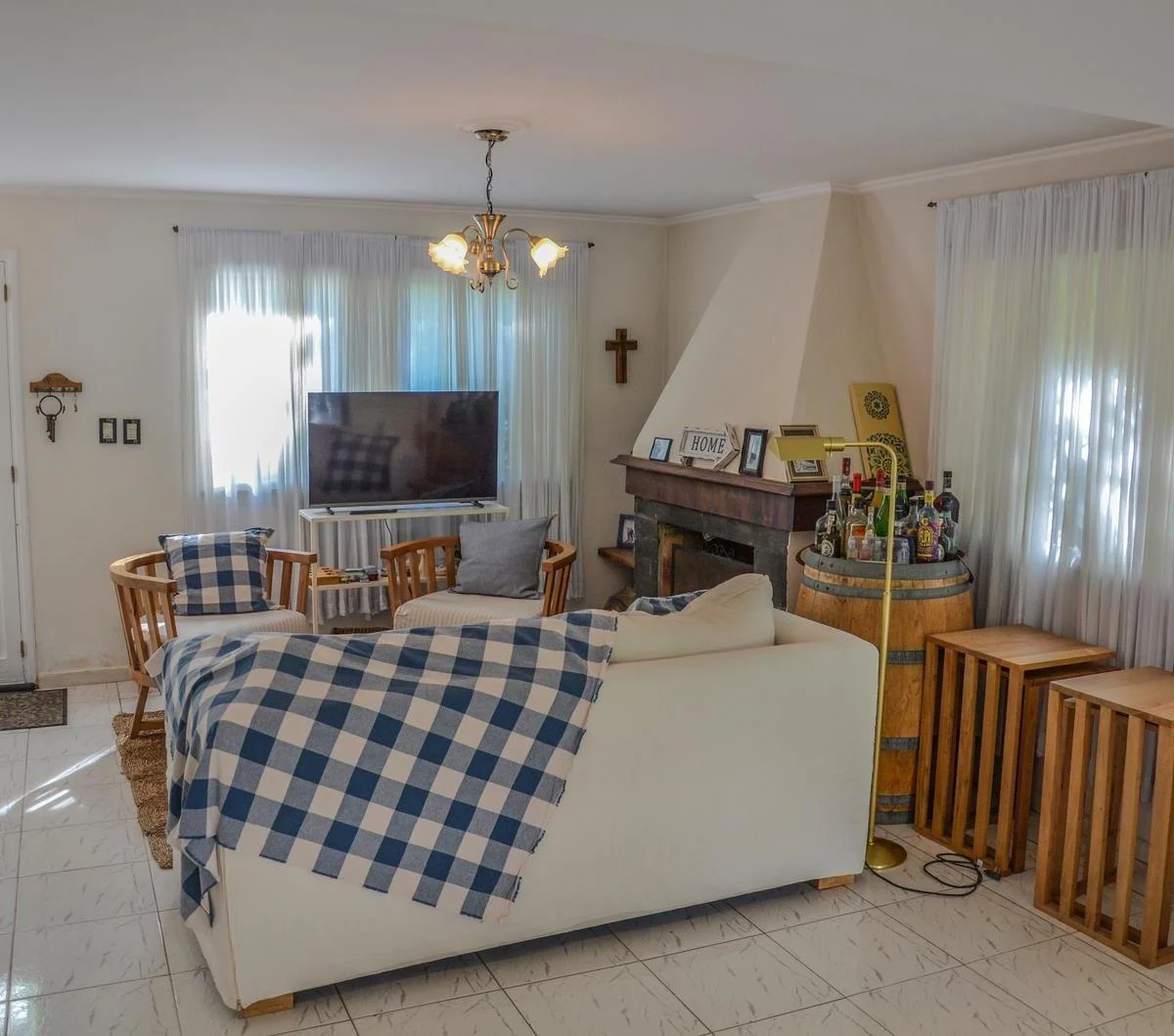 Casa en Venta de 3 Habitaciones con Pileta Barrio Dalvian 2