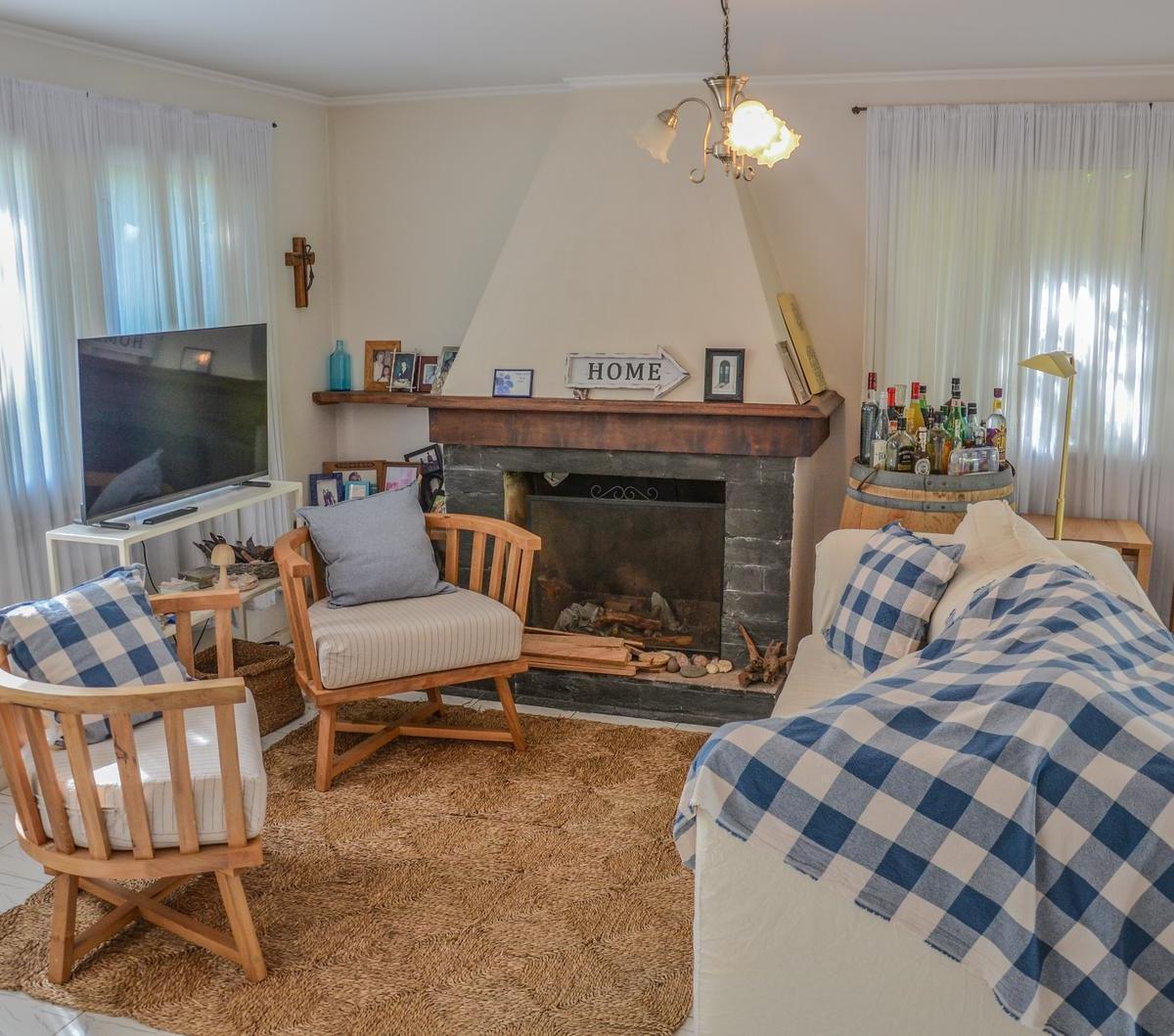 Casa en Venta de 3 Habitaciones con Pileta Barrio Dalvian 1