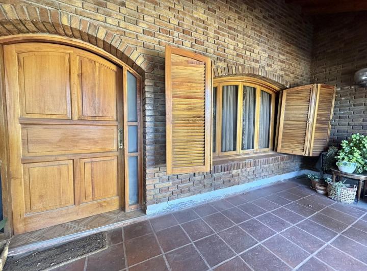 Venta casa con pileta en Luján 5