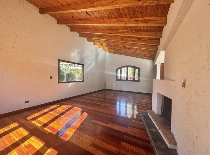 Venta casa 4 habitaciones con pileta Mendoza 5