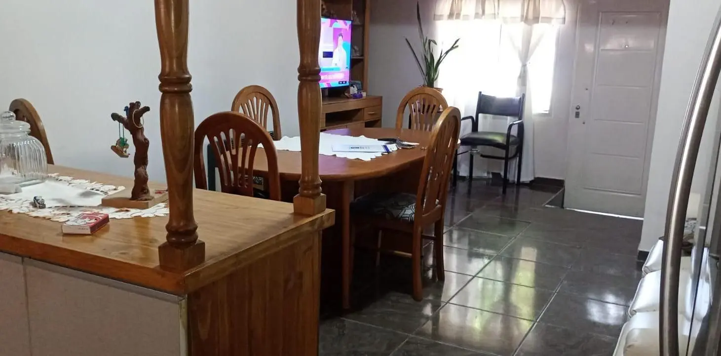 VENTA DE HERMOSA CASA  MAS DEPARTAMENTO EN GODOY CRUZ, BARRIO ALICIA M. JUSTO. 4