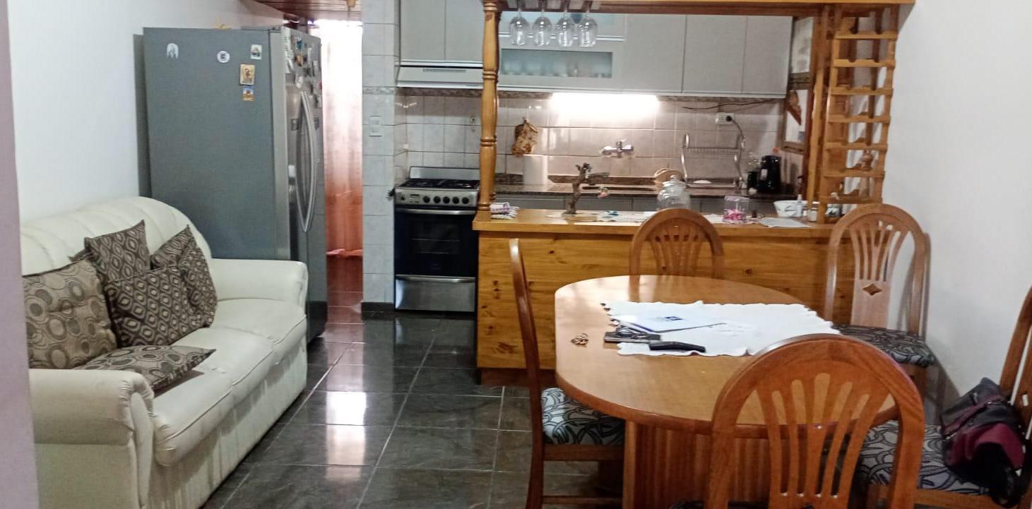 VENTA DE HERMOSA CASA  MAS DEPARTAMENTO EN GODOY CRUZ, BARRIO ALICIA M. JUSTO.