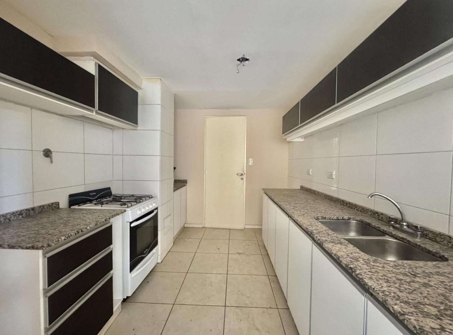 Foto de Departamento en complejo privado con seguridad 24 hs | 2 dormitorios y, imagen 3