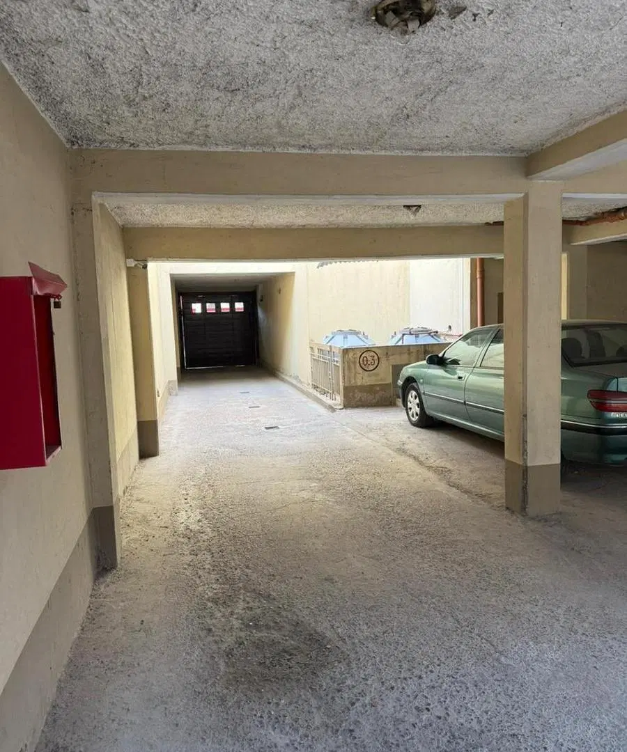 Cochera en complejo de departamentos privada 3