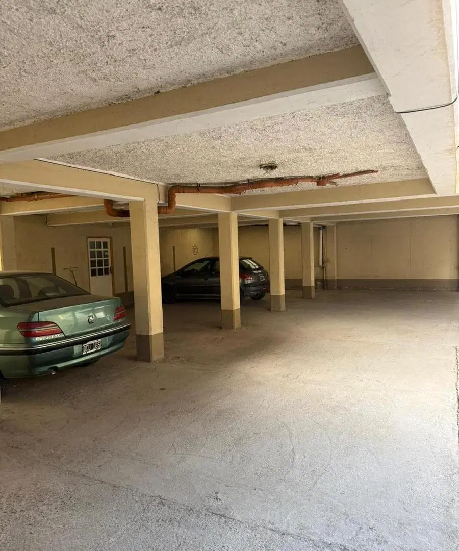 Cochera en complejo de departamentos privada 4
