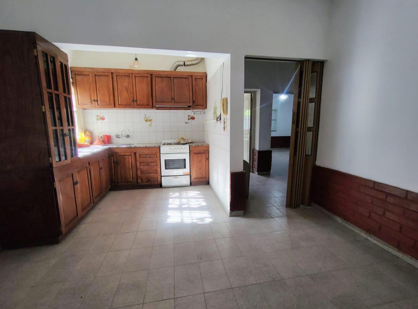 Foto de Casa en Venta Rivadavia CENTRO 3 habitaciones lavandería patio con, imagen 3