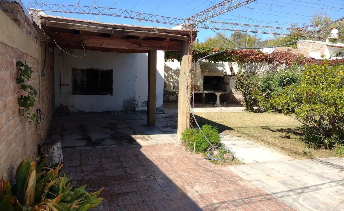 Casa en Venta Rivadavia CENTRO 3 habitaciones lavandería patio con horno a leña churrasquera despens 2