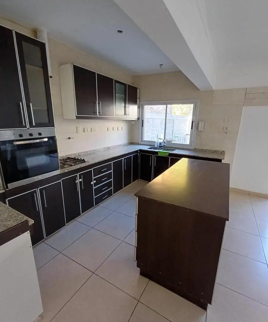 Casa en Alquiler en La Sexta Sección, Ciudad| 3 dormitorios, 3 baños, cochera, pileta 5