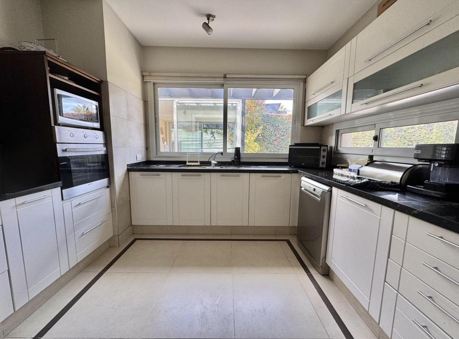 Foto de Casa en venta en Barrio Palmares , 5 dormitorios, pileta y cochera, imagen 5