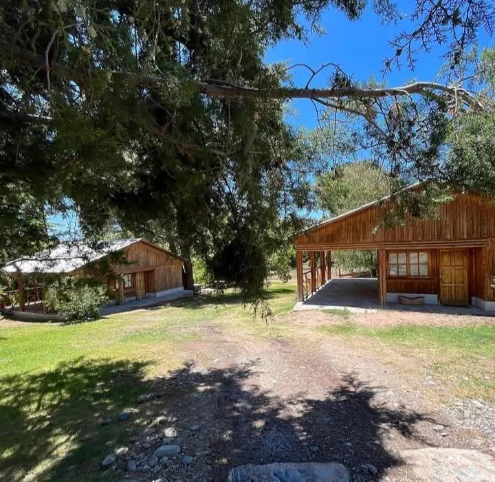 Cabañas en Potrerillos con jardín y fogón 3