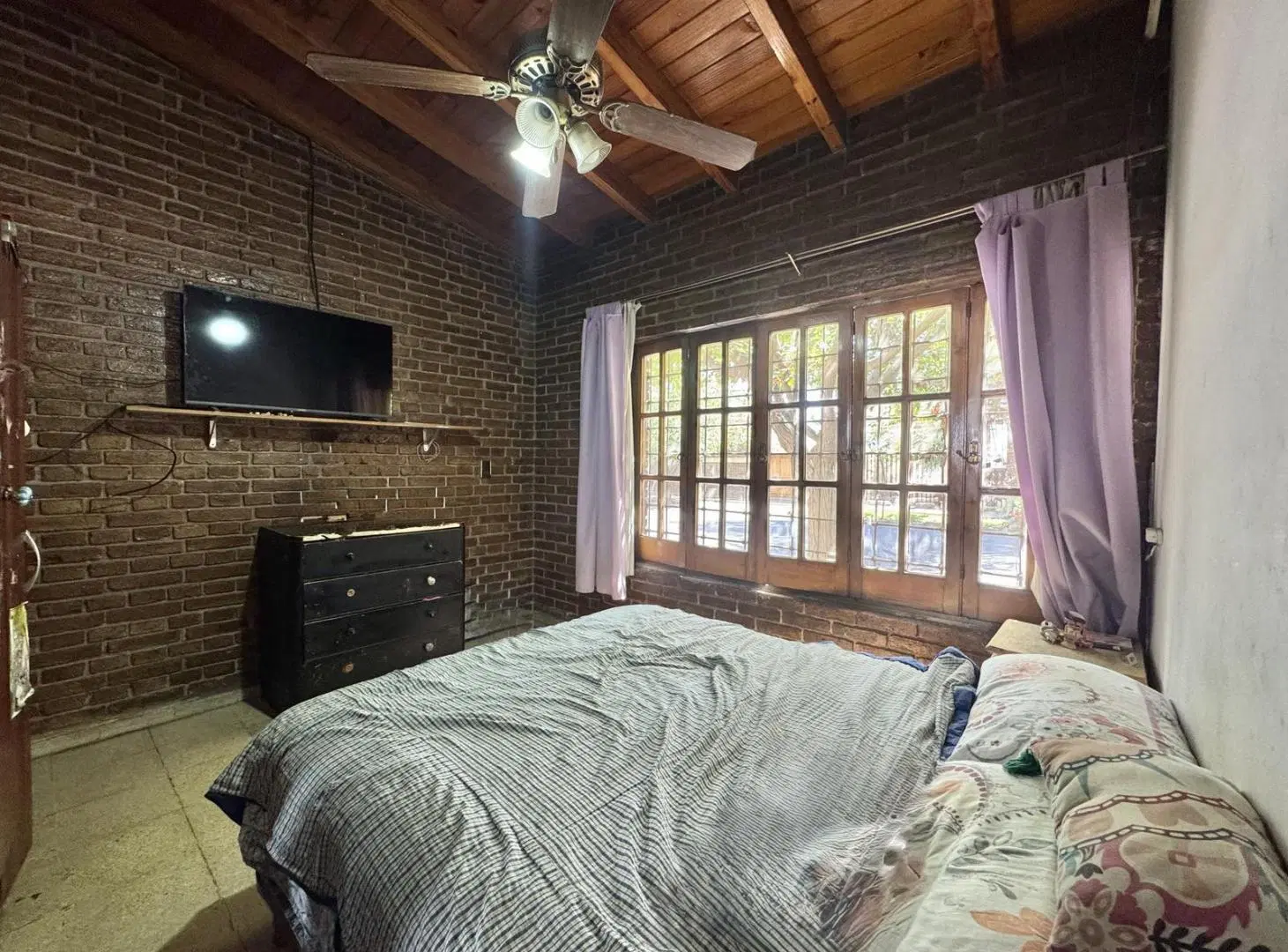 Casa en esquina en Dorrego con 4 dormitorios, patio y posibilidad de ampliación 5