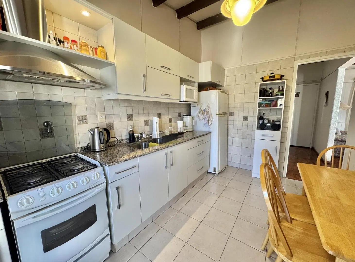 Casa familiar en Barrio Dalvian con 4 dormitorios, pileta y quincho 2
