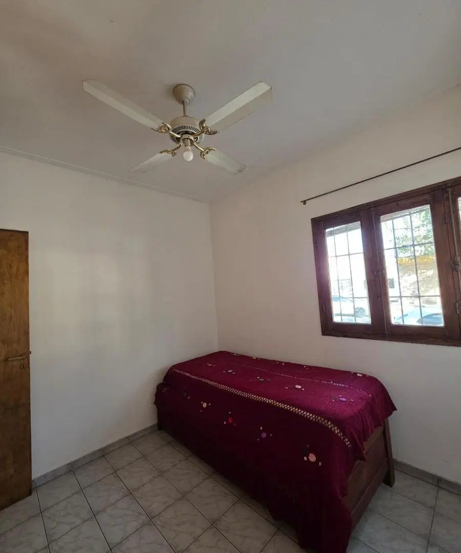 Venta de casa en cuarta seccion, ciudad de Mendoza, tres dormitorios, cochera doble y patio 4