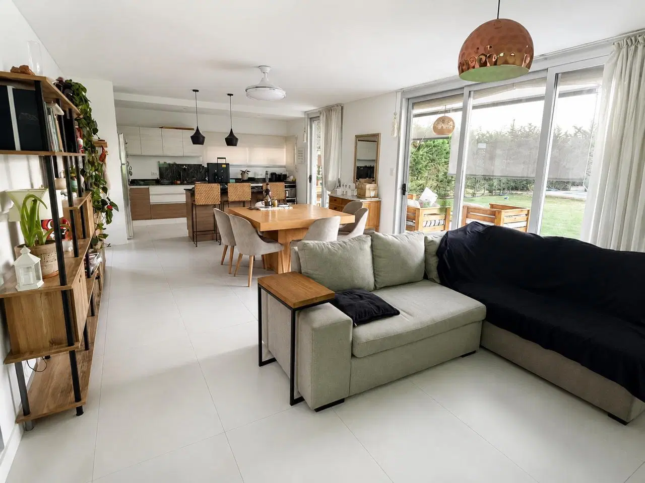 Casa en alquiler en barrio privado Lar de Vieytes II con pileta y seguridad 24 hs 2
