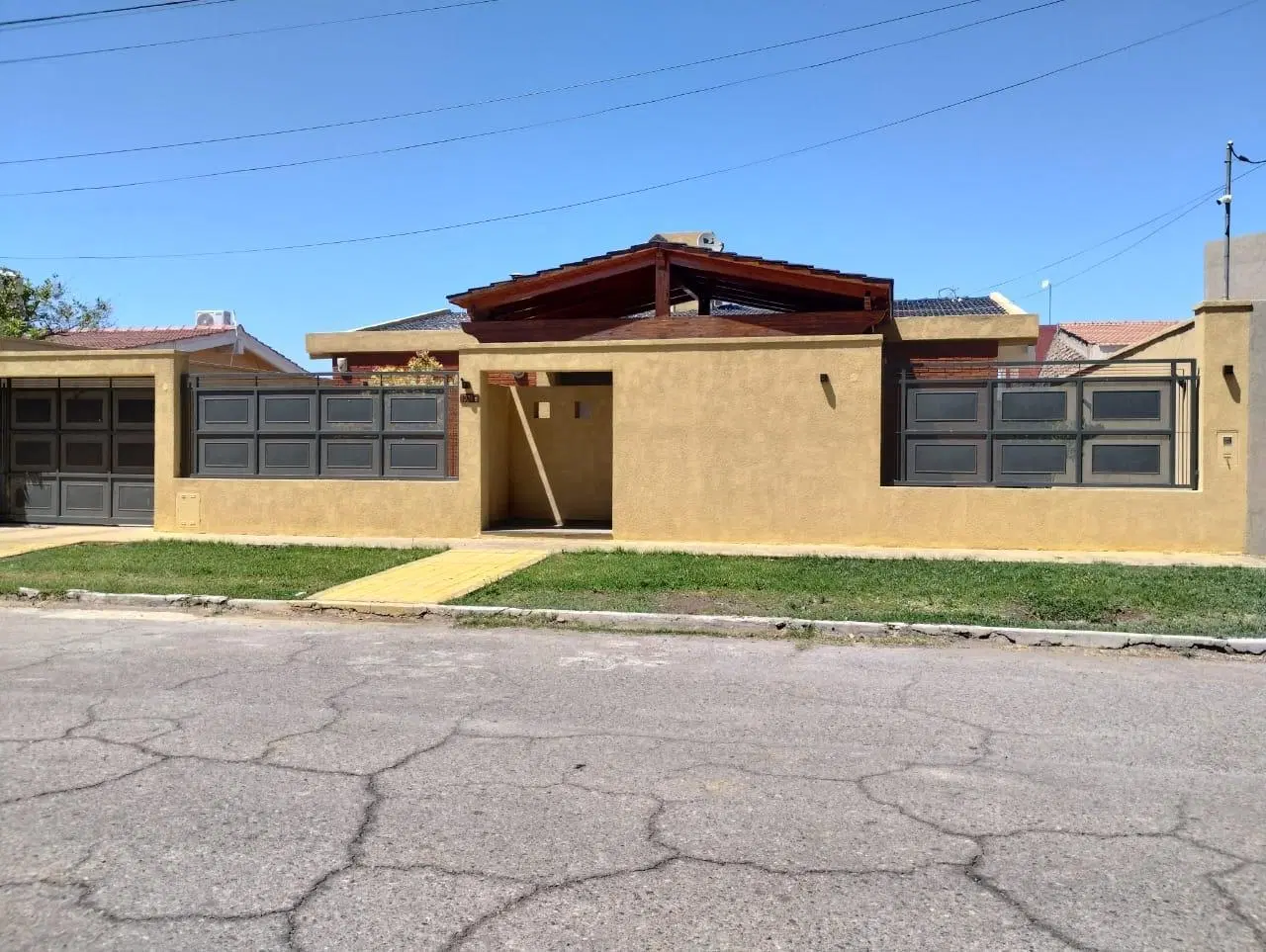 Casa en Venta en Villa America, San Juan/645m2 de terreno, pileta, quincho, cochera y 3 dormitorios 1