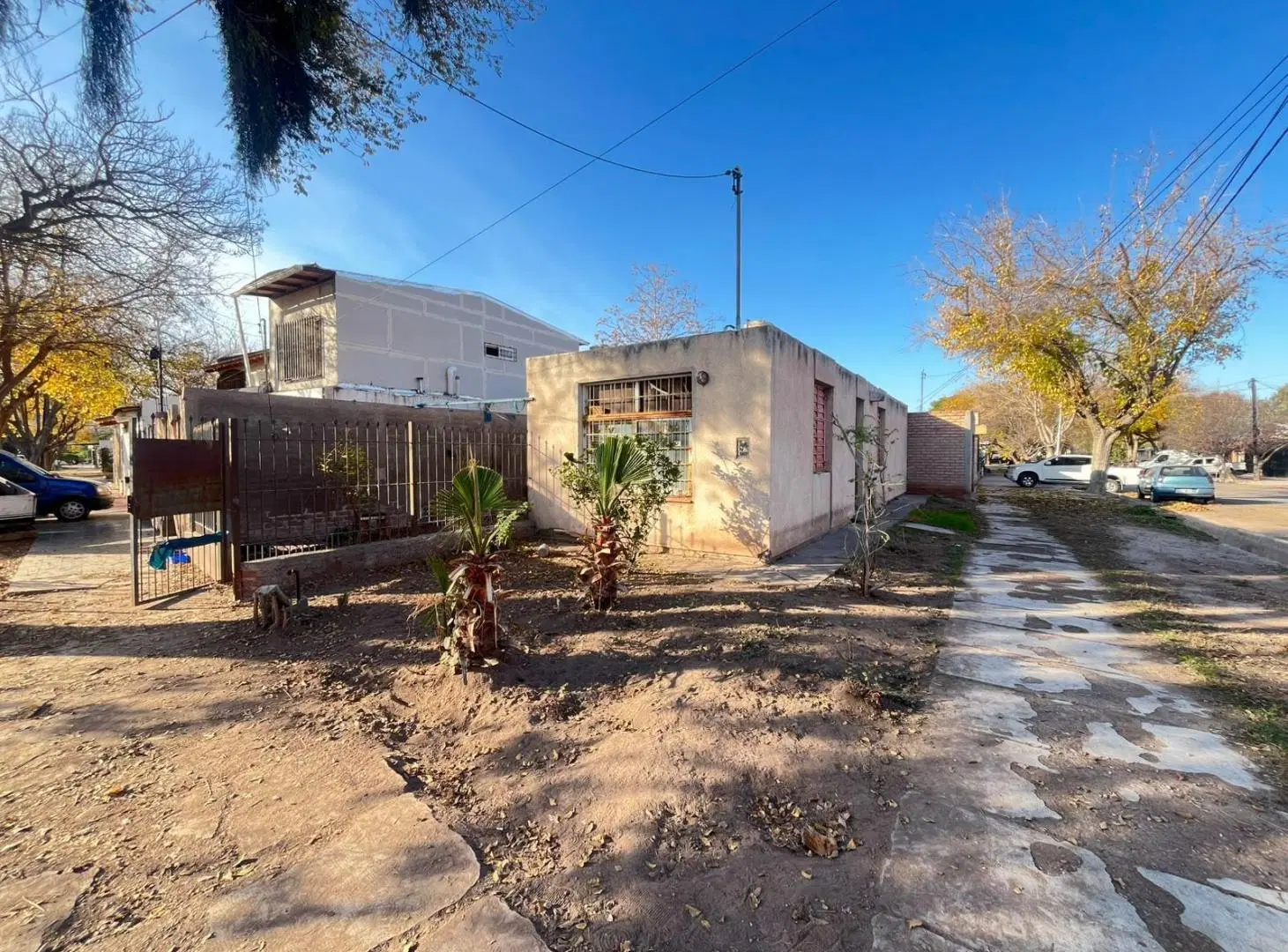 Casa en venta ideal inversión- Flipping inmobiliario en Barrio Ujemvi, Las Heras, Mendoza 4