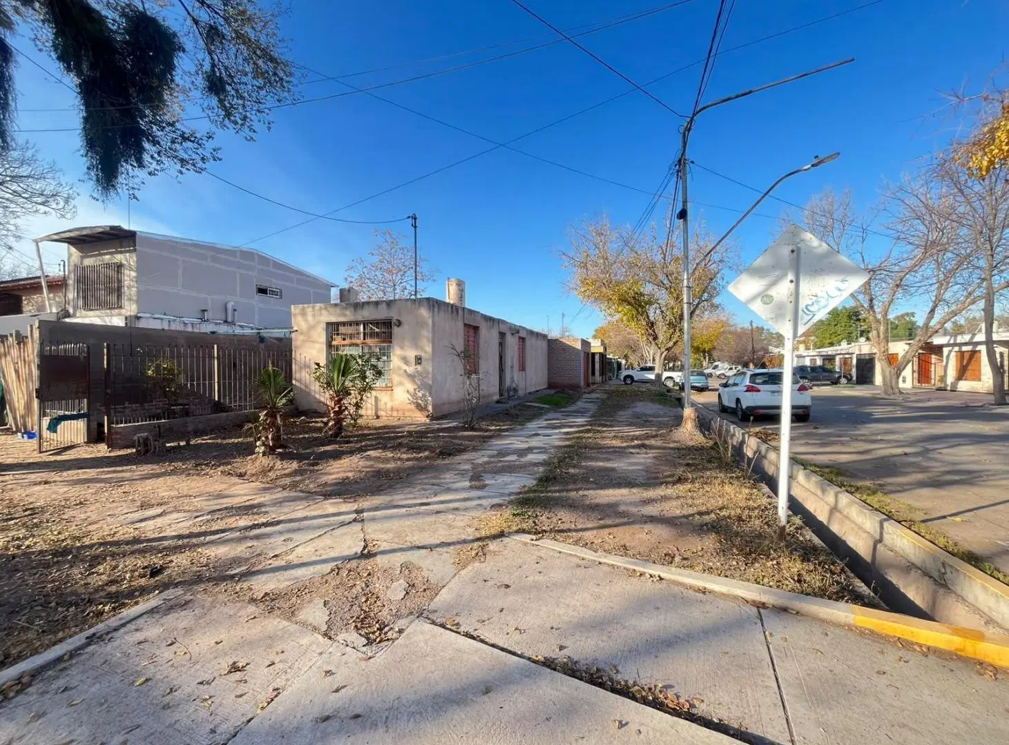 Casa en venta ideal inversión- Flipping inmobiliario en Barrio Ujemvi, Las Heras, Mendoza 3