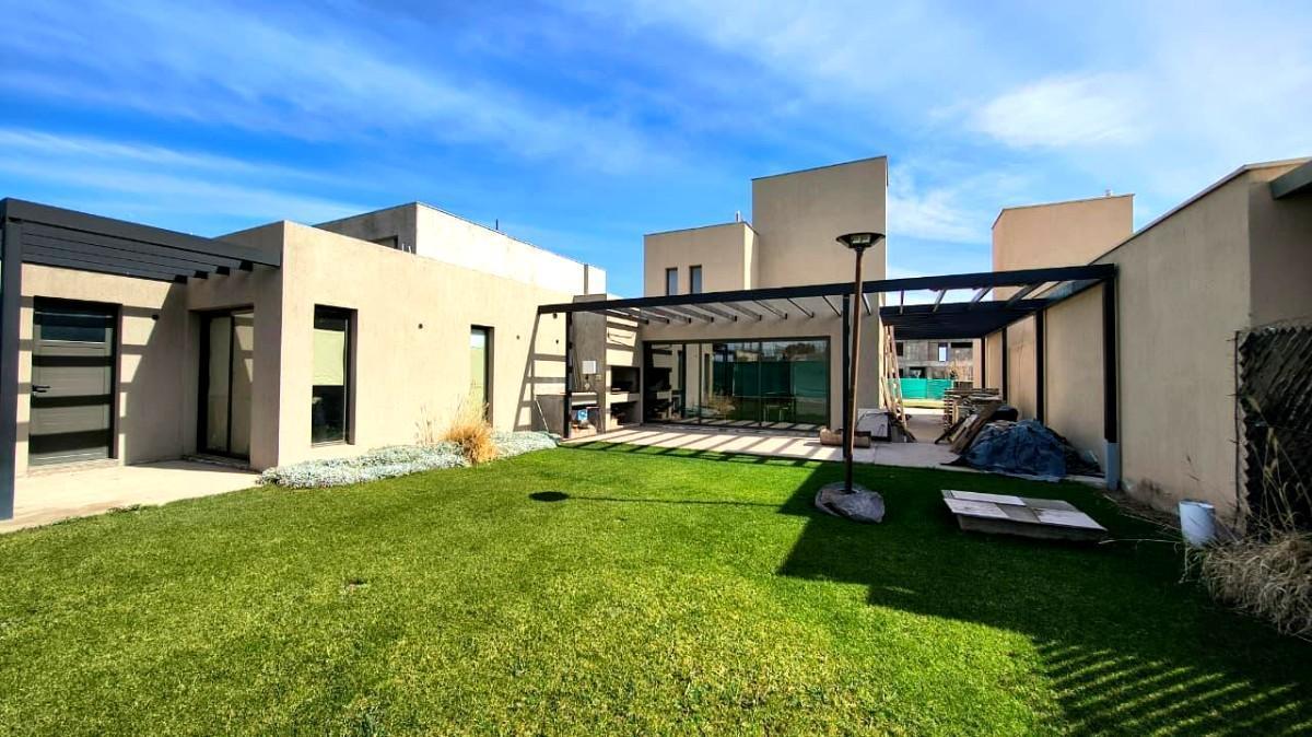 Foto de Casa en venta Barrio Privado Yrigoyen Maipú, 3 Dormitorios, 2 en suite, imagen 1