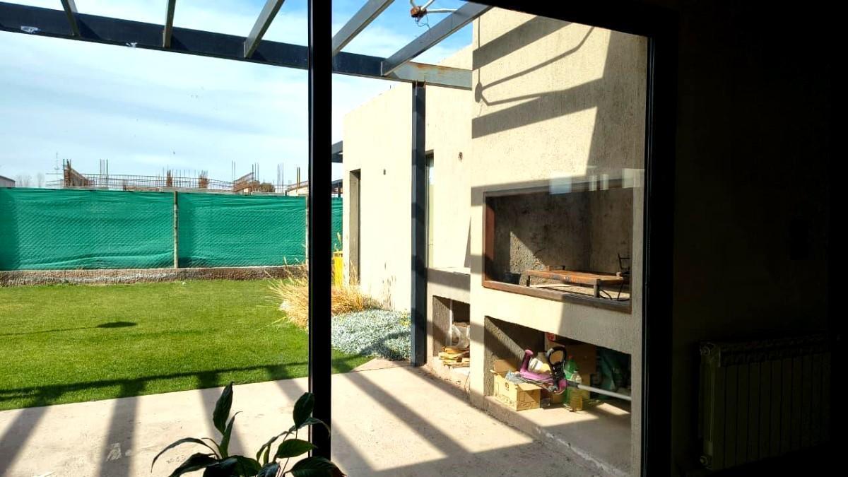 Foto de Casa en venta Barrio Privado Yrigoyen Maipú, 3 Dormitorios, 2 en suite, imagen 3