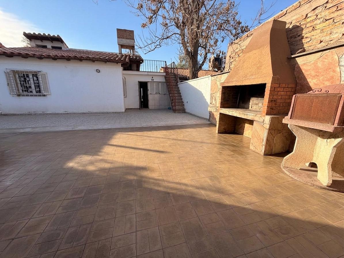 Foto de OPORTUNIDAD VENTA CASA AMPLIA B° AERONAUTICO LAS HERAS PATIO GRANDE, imagen 4