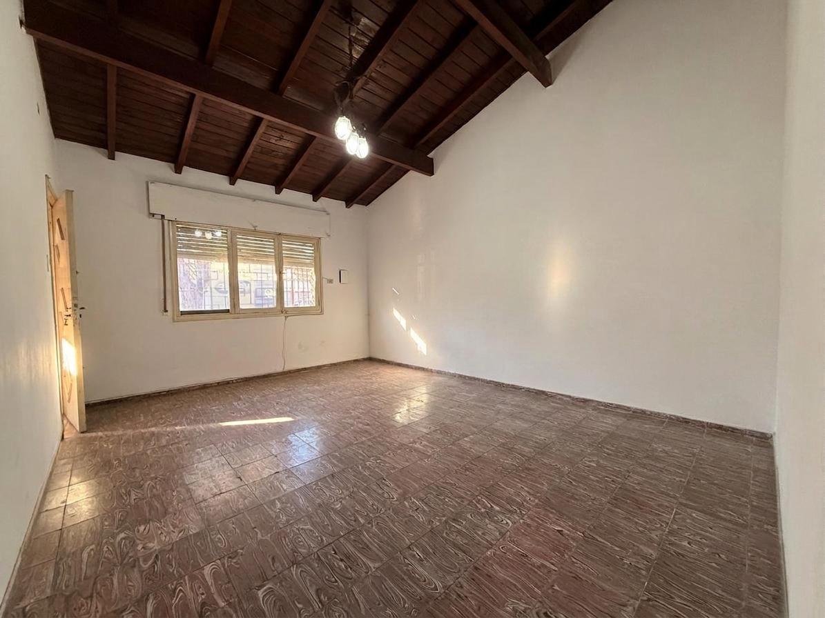 Foto de OPORTUNIDAD VENTA CASA AMPLIA B° AERONAUTICO LAS HERAS PATIO GRANDE, imagen 2