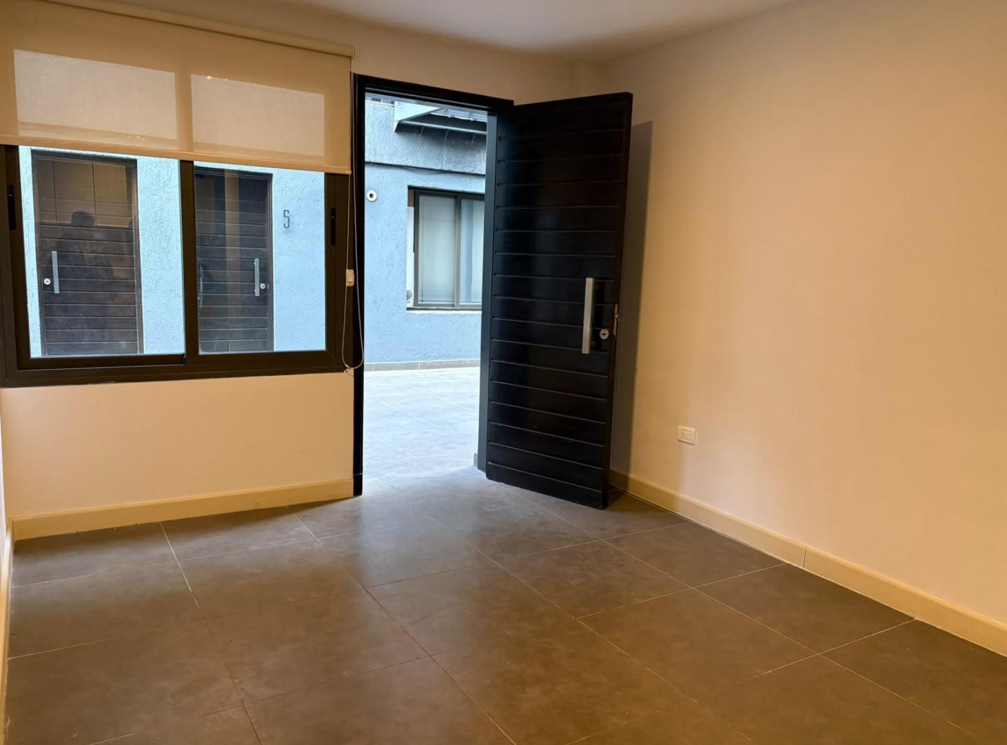 Foto de Departamento en alquiler en planta baja de 1 dormitorio con cochera, imagen 4