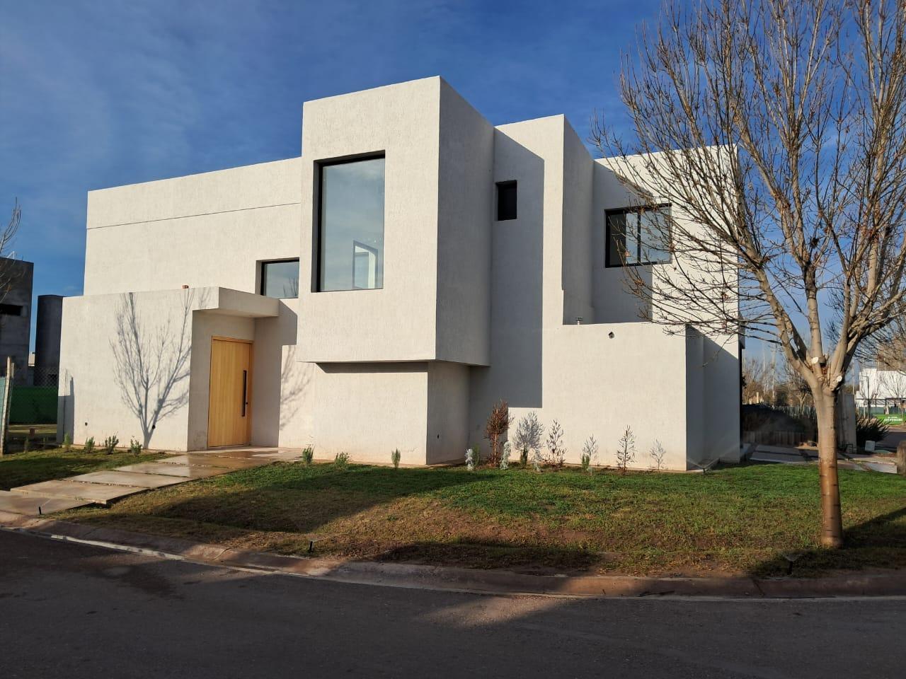 Foto de LAR DE VIEYTES 3 , casa esquina, gran jardin, doble altura, dos plantas, imagen 1