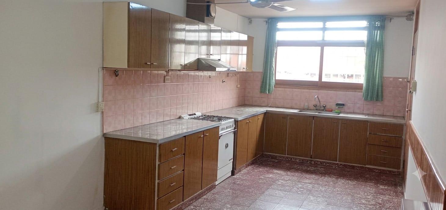 Foto de Casa en venta en Godoy Cruz con tres habitaciones y cochera pasante, imagen 4