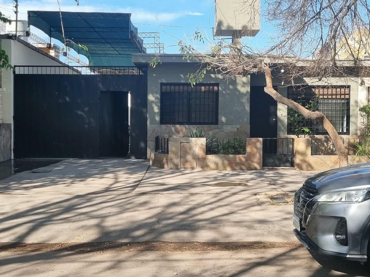 Foto de ESPECTACULAR CASA EN VENTA EN DORREGO, imagen 1