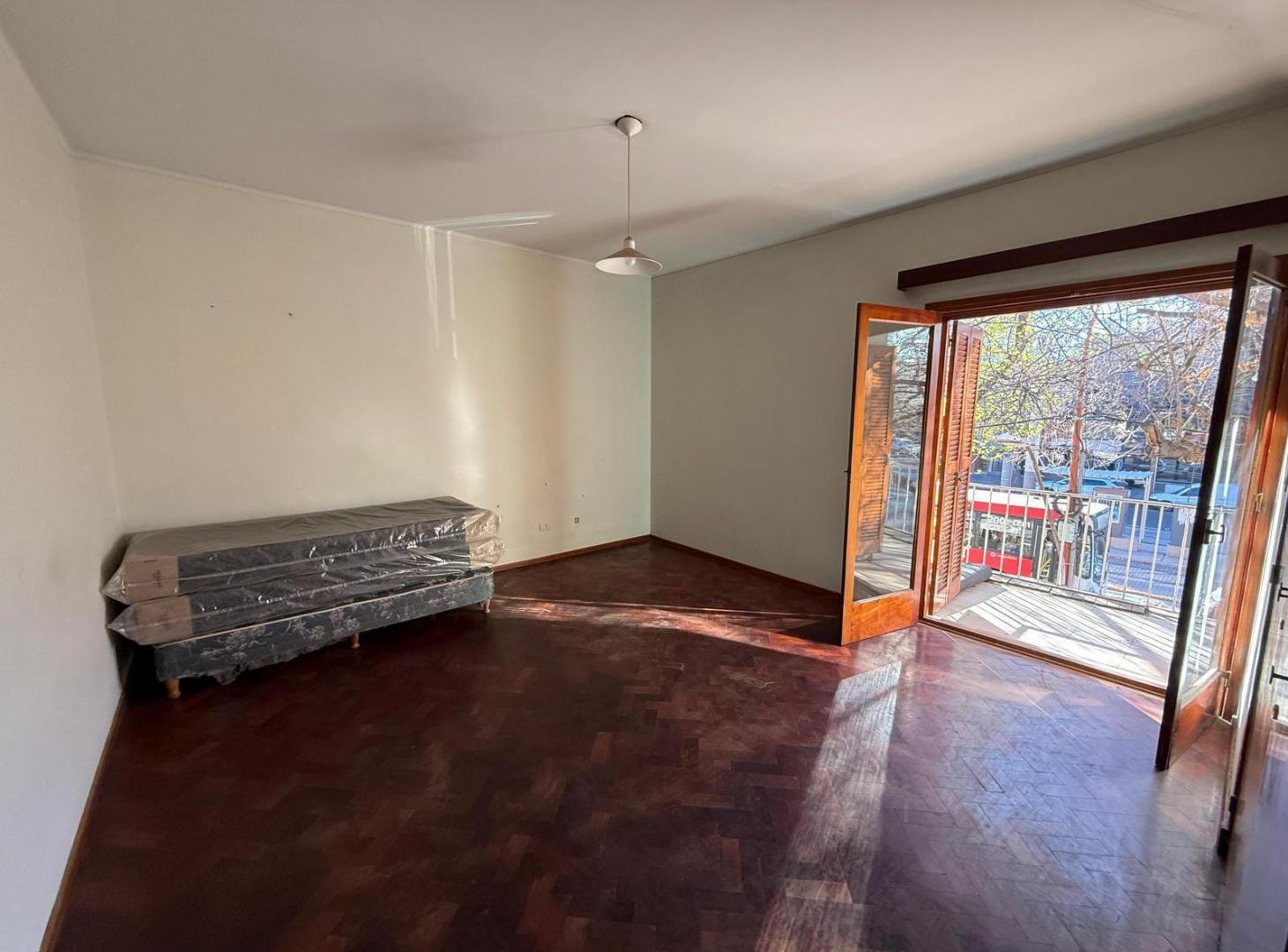 Foto de Casa en Calle Belgrano, ideal para uso comercial o residencial. Apta, imagen 2