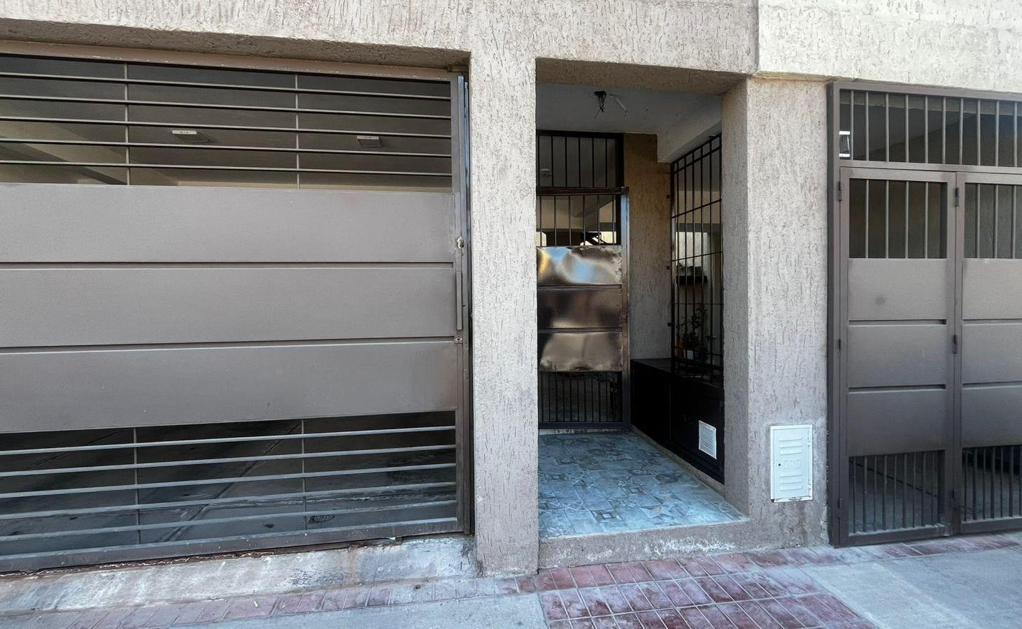 Foto de Departamento planta baja con cochera en Barrio Jardin Trapiche Godoy, imagen 2